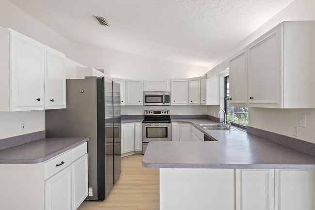 Building Photo - 489 SE Evergreen Terrace