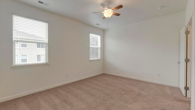 Building Photo - 3 Bedroom, 2-bathroom ranch in desirable Whisper Creek!  Available June 1st !!