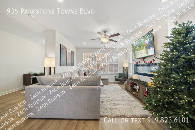 Building Photo - 935 Parkstone Towne Blvd