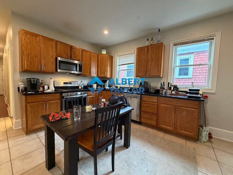 Building Photo - 226 Calumet St