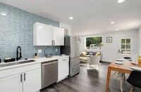 Building Photo - Gorgeous 3 bed/2 bath in 30310!