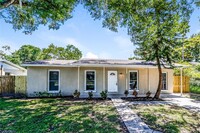 Building Photo - 8601 Chinaberry Dr