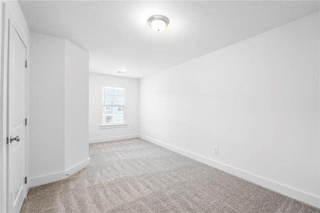 Building Photo - 6256 Hillandale Dr