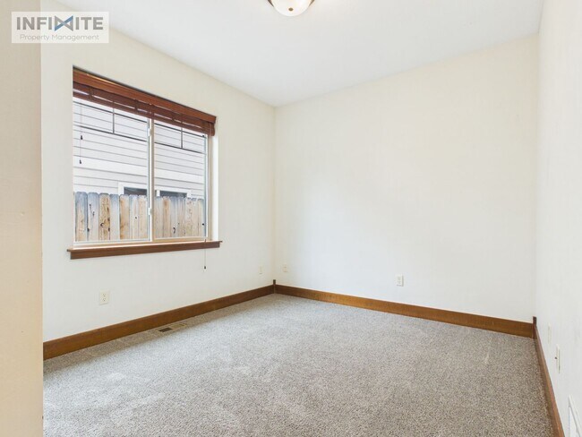 Building Photo - 1169 Forestglen Dr