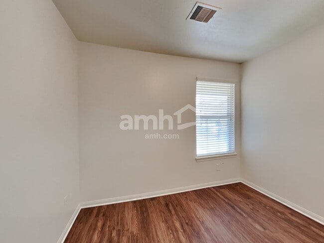 Building Photo - 12035 Jillian Crossing Dr