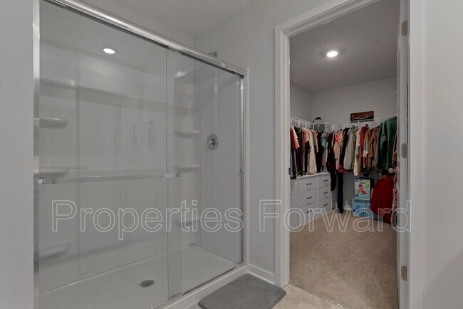 Building Photo - 11 Walnut St