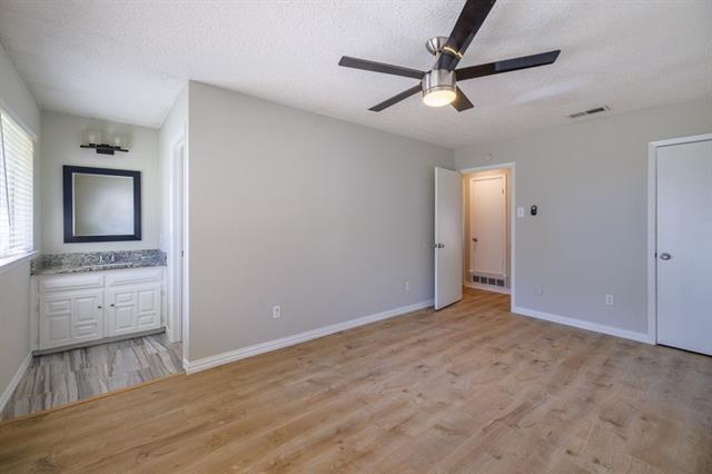 Building Photo - 204 E Grubb Dr