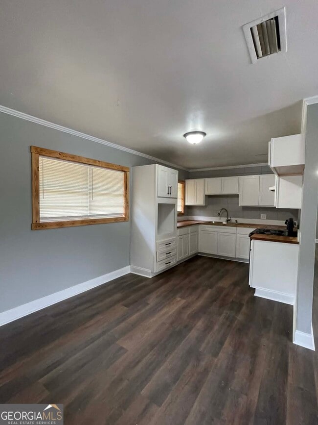 Building Photo - 113 Lakeview Dr