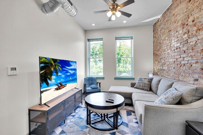 Building Photo - Furnished 2-Bedroom, 2-Bath Apartment near the Medical Campus