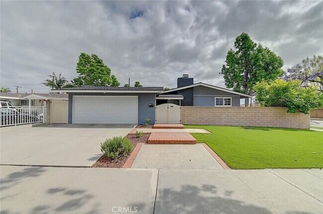 Building Photo - 2044 W Spruce Ave