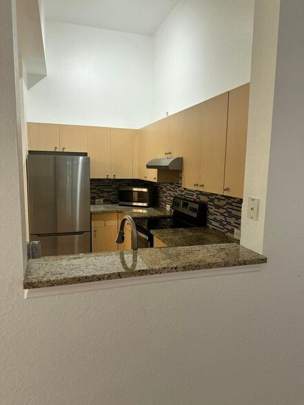 Building Photo - 220 Crestwood Cir