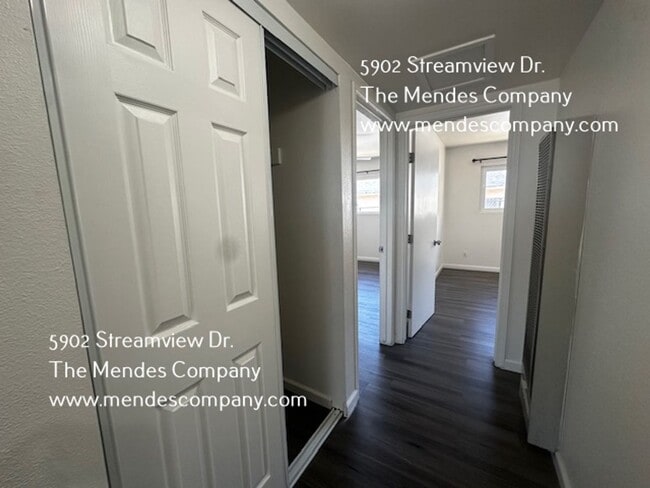 Building Photo - 5902 Streamview Dr