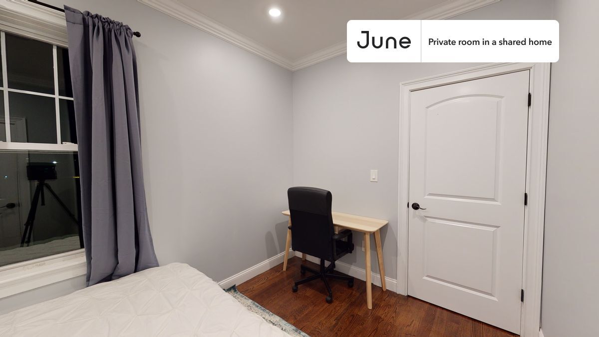 Building Photo - Private bedroom in 4 bed/1.5 bath Home