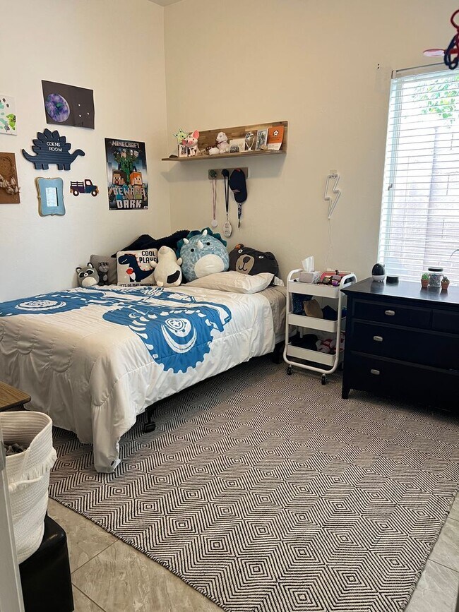 Building Photo - Gorgeous Northwest 3 Bedroom!