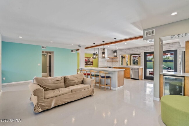 Building Photo - 1055 W Indian Hills Pl