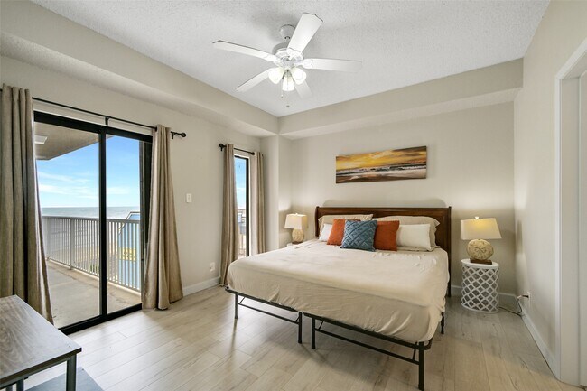 Building Photo - 7700 Seawall Blvd