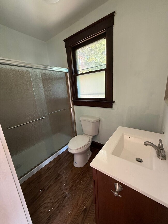 Building Photo - Spacious 3-bed 2-full bath available now