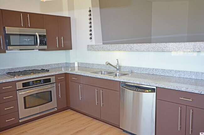 Building Photo - 1100 Wilshire Blvd