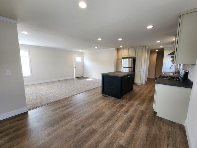 Building Photo - 17 Video Ct