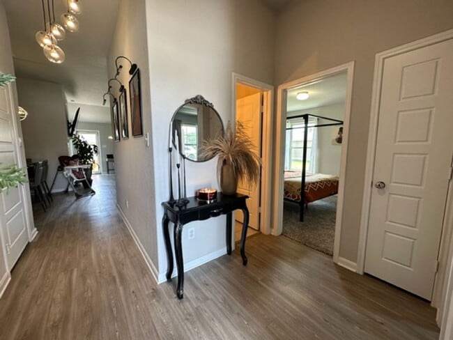 Building Photo - Move in soon! Beautiful  3 bedroom 2 bath near Lackland AFB