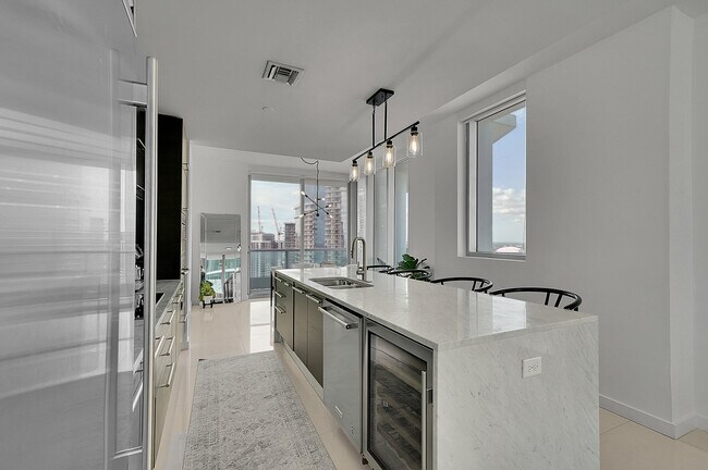 Building Photo - 900 Biscayne Blvd