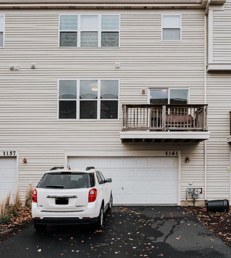 Garage and driveway - 1161 Kilbery Ln