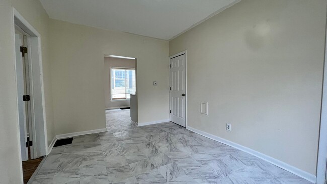 Building Photo - 15 Quigley Blvd SW