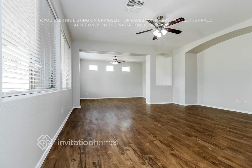 Building Photo - 8806 W Gardenia Ave