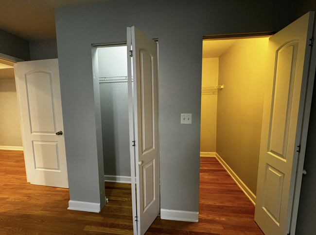 Large Closets - 3641 W Leland Ave