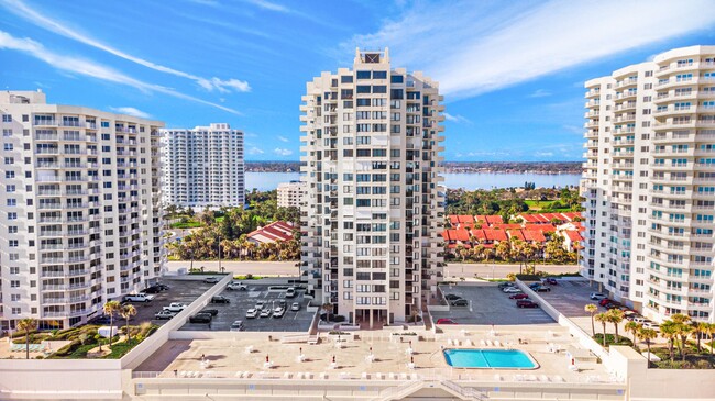 Building Photo - Beachfront Condo Living in the Shores