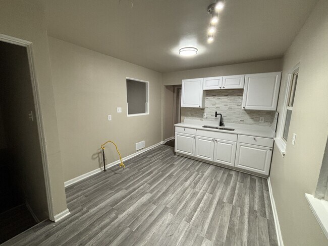 Building Photo - 5729 W 6th Ave