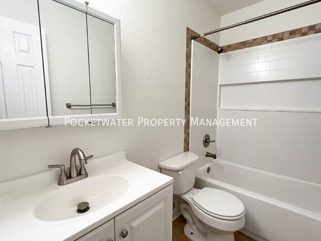 Building Photo - 1400 Crete Ct