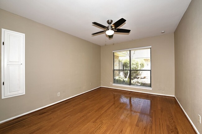 Building Photo - Lovely garden home in great location