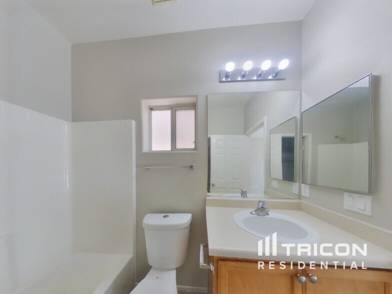 Building Photo - 3613 E Carisbrook Dr