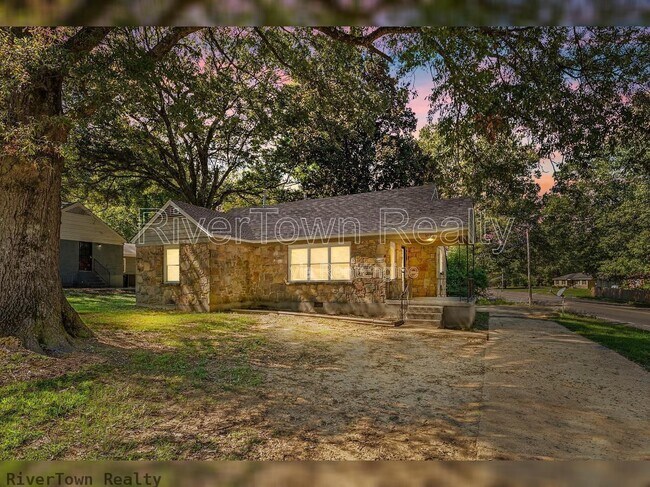 Building Photo - 1678 Alta Vista Ave
