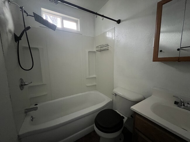 Upstairs Bathroom - 617 Haines Ave