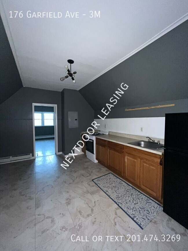 Primary Photo - 176 Garfield Ave