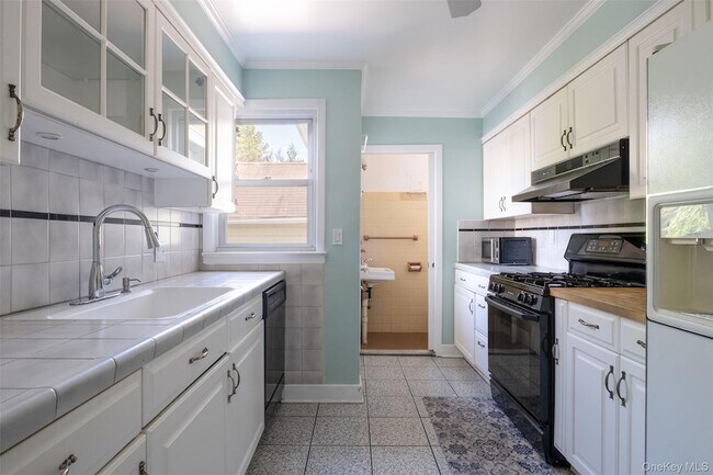 Building Photo - 454 First Avenue Unit