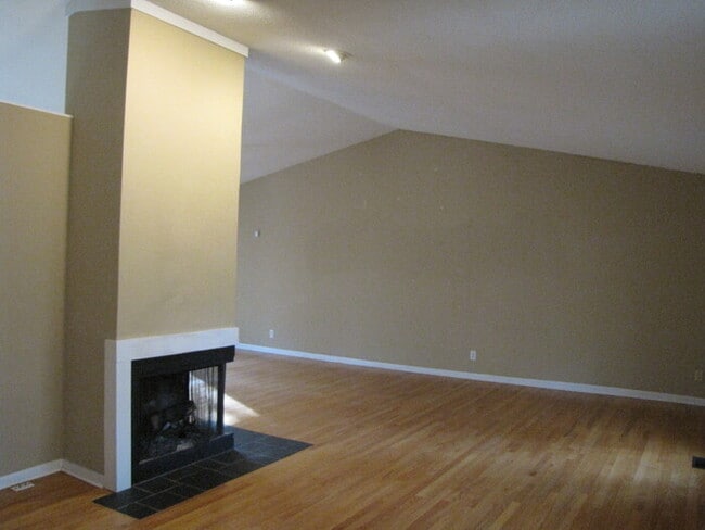 Building Photo - 2813 Dogwood Rd