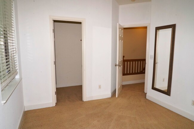 Building Photo - Beautiful 4 bed/ 3.5 bath in Natomas!