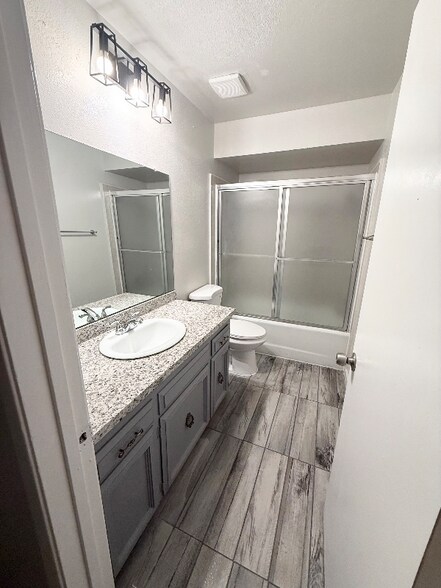 Building Photo - 7089 N Howard St