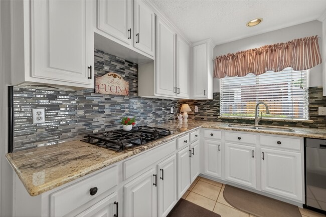 Building Photo - 17518 Heartwind Ct