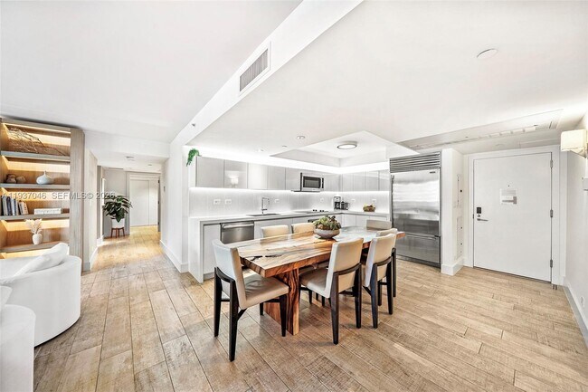 Building Photo - 102 24th St