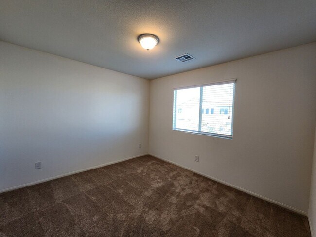 Building Photo - Spring Valley close to Restaurants and Shopping