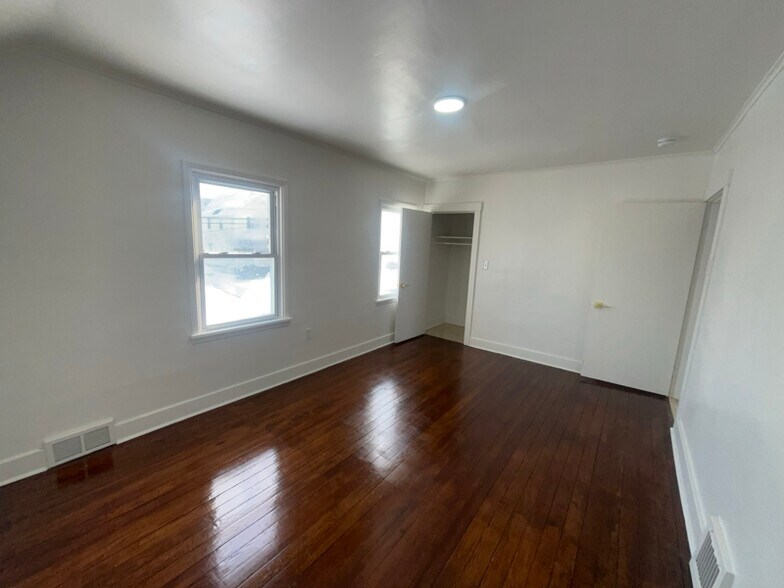 Building Photo - 1706 Davidson St