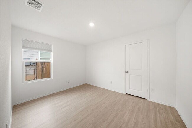 Building Photo - 14805 Saw Ml