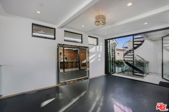 Building Photo - 2105 E Balboa Blvd