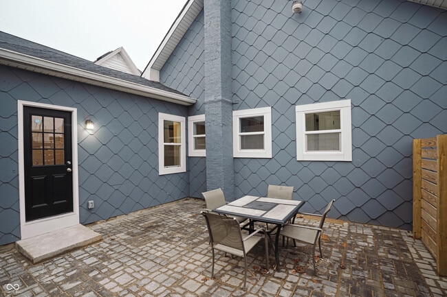 Building Photo - 217 S Meridian St