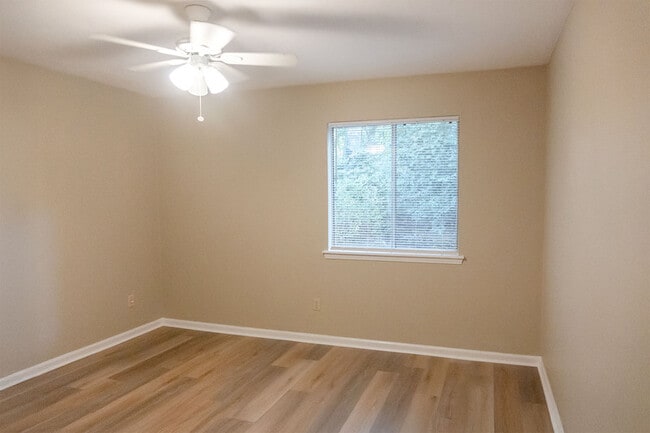 Building Photo - 733 Pointe Ct