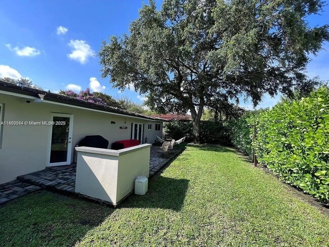 Building Photo - 14830 Miami Lakeway S